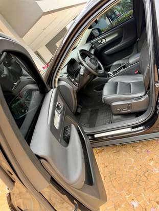 VOLVO-XC40-2021