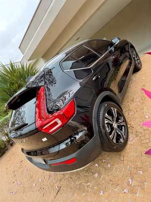 VOLVO-XC40-2021