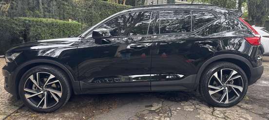 VOLVO-XC40-2018