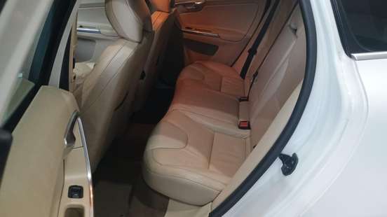 VOLVO-XC60-2013