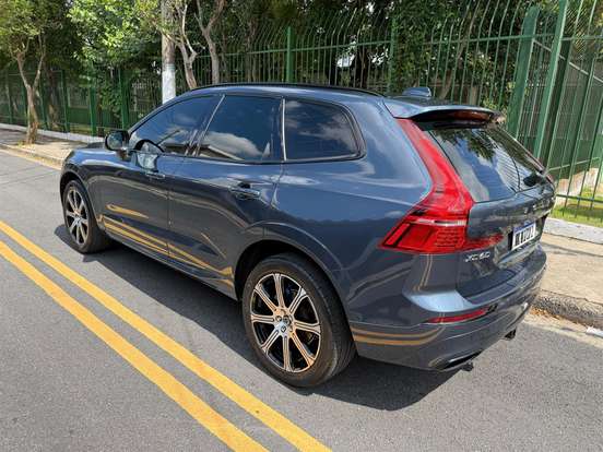 VOLVO-XC60-2017