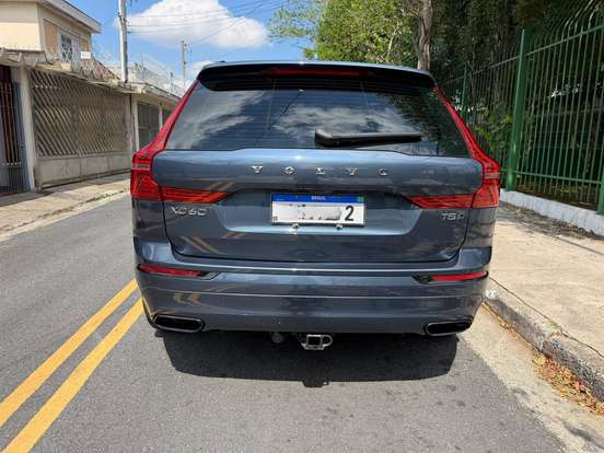 VOLVO-XC60-2017