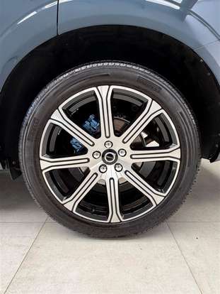 VOLVO-XC60-2017