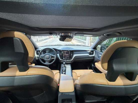 VOLVO-XC60-2017