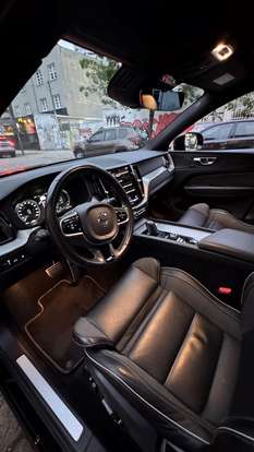 VOLVO-XC60-2021