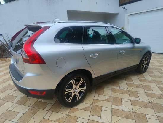 VOLVO-XC60-2010