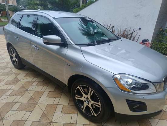 VOLVO-XC60-2010