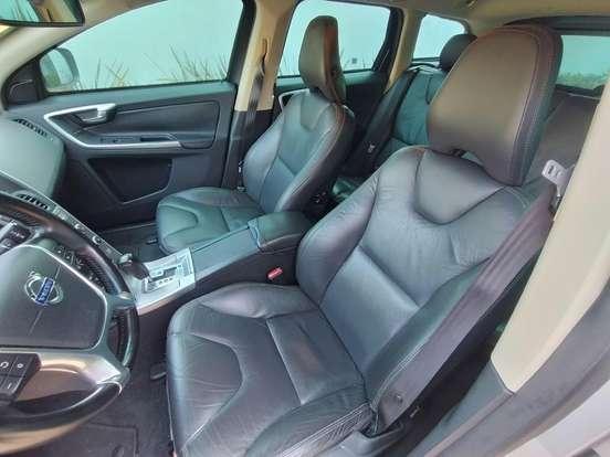 VOLVO-XC60-2010