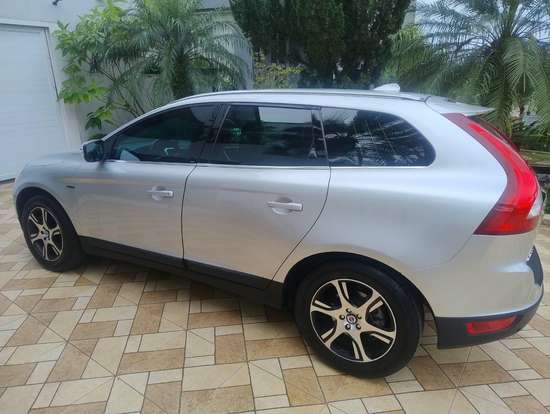 VOLVO-XC60-2010