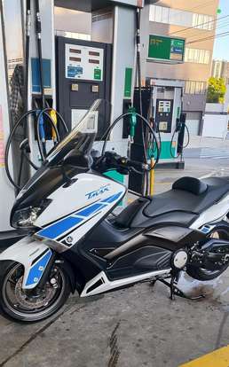 YAMAHA-TMAX-2013