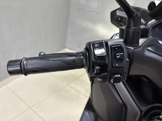 YAMAHA-XMAX 300 CONNECTED ABS-2025