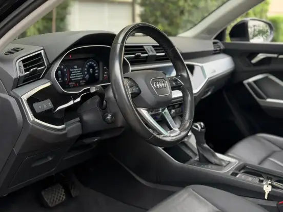 AUDI-Q3-2020