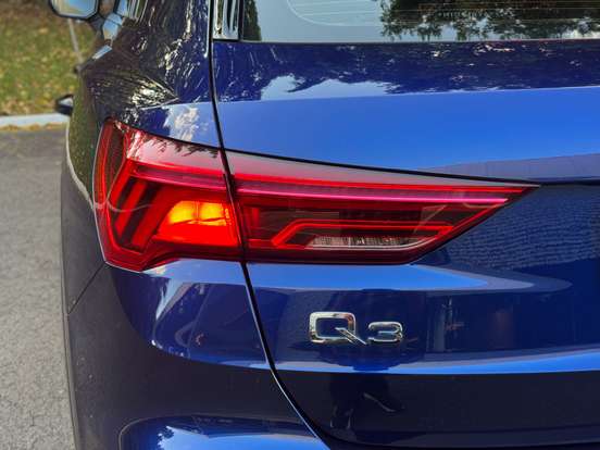 AUDI-Q3-2022