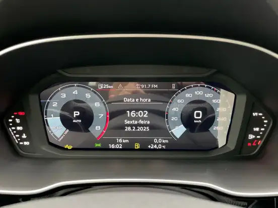 AUDI-Q3-2024