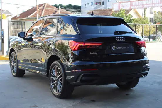 AUDI-Q3-2023