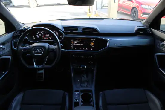 AUDI-Q3-2023
