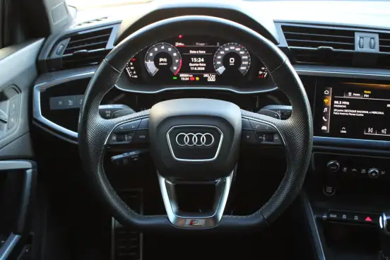 AUDI-Q3-2023