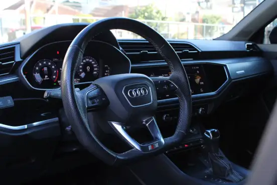 AUDI-Q3-2023