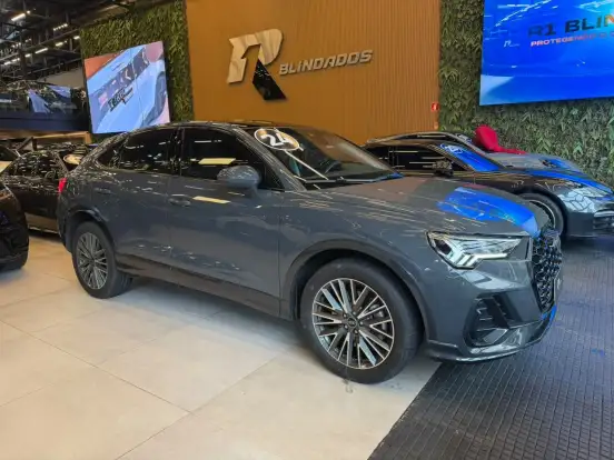 AUDI-Q3-2023