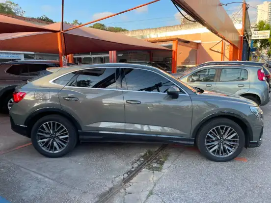 AUDI-Q3-2023