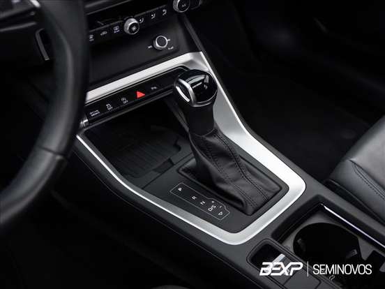 AUDI-Q3-2023