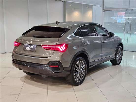 AUDI-Q3-2024