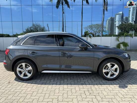 AUDI-Q5-2019