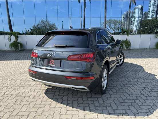 AUDI-Q5-2019