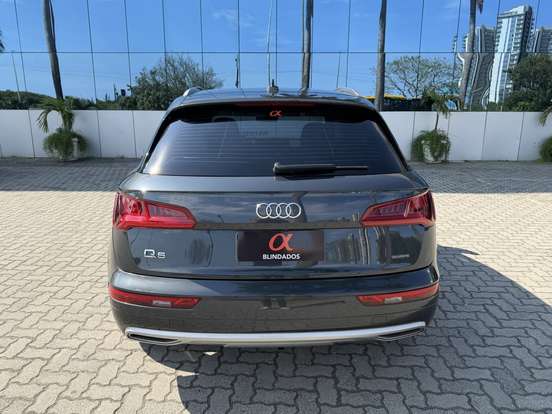 AUDI-Q5-2019