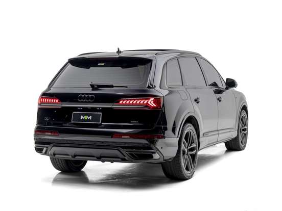 AUDI-Q7-2021