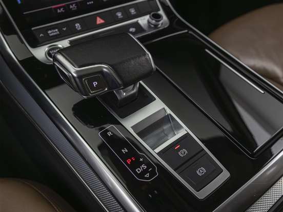 AUDI-Q7-2021