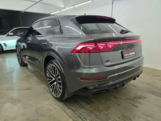 AUDI-Q8-2025