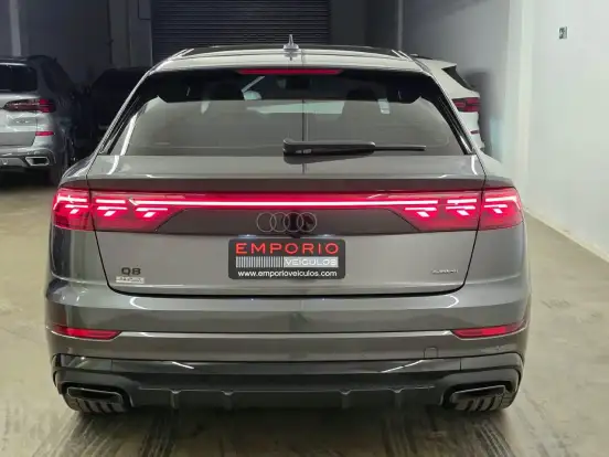 AUDI-Q8-2025