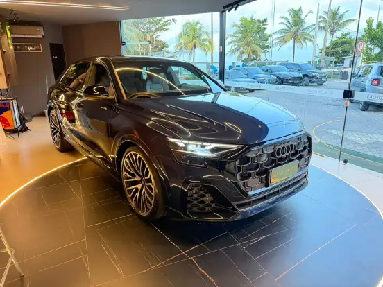 AUDI-Q8-2024