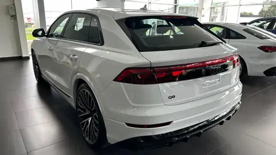 AUDI-Q8-2025