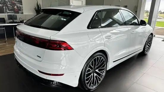 AUDI-Q8-2025
