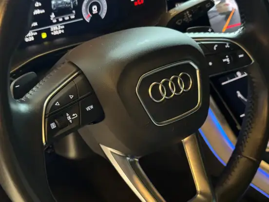 AUDI-Q8-2020