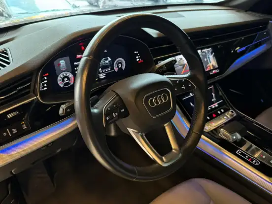 AUDI-Q8-2020