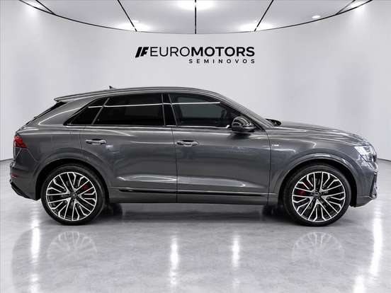 AUDI-Q8-2025