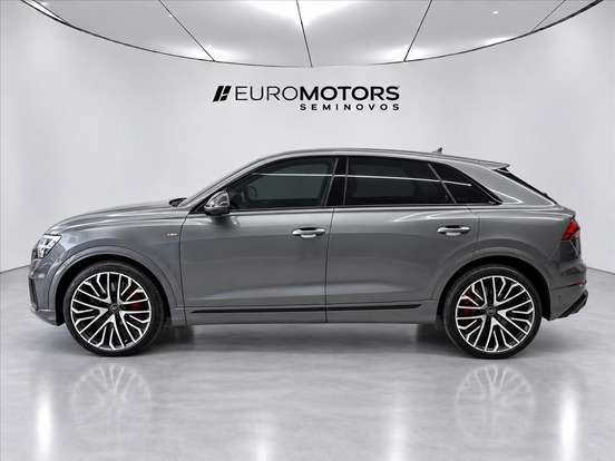 AUDI-Q8-2025