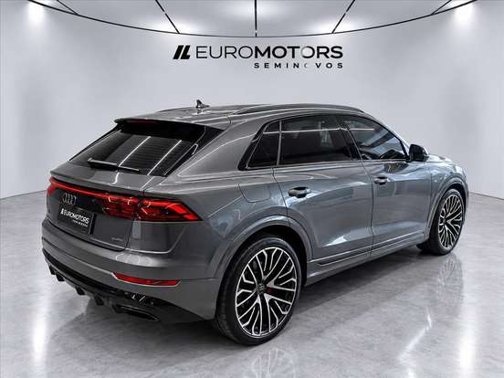 AUDI-Q8-2025