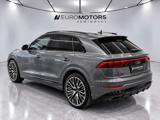 AUDI-Q8-2025
