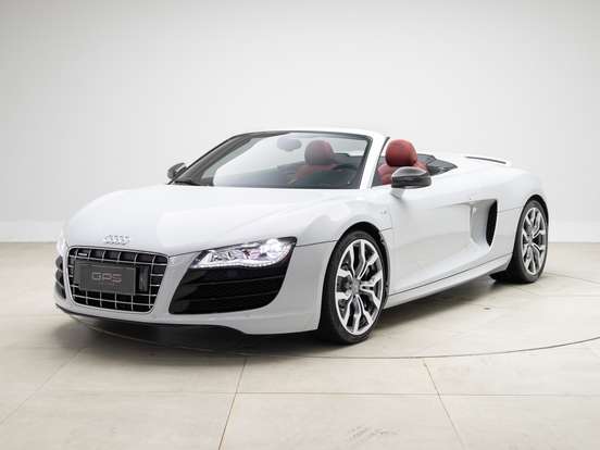 AUDI-R8-2011