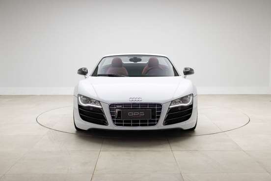 AUDI-R8-2011