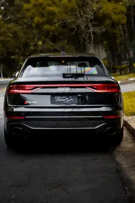 AUDI-RS Q8-2021