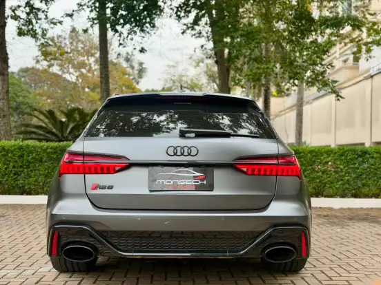 AUDI-RS6-2021