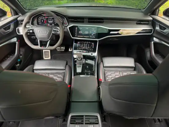 AUDI-RS6-2021