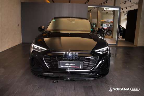 AUDI-SQ8 E-TRON-2023