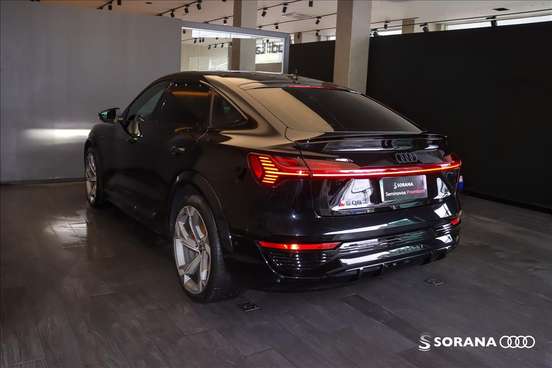 AUDI-SQ8 E-TRON-2023