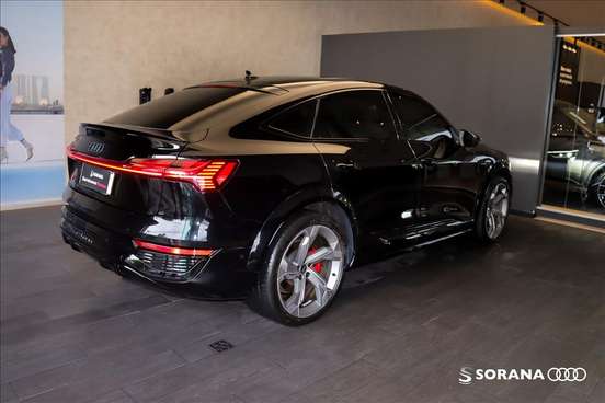 AUDI-SQ8 E-TRON-2023
